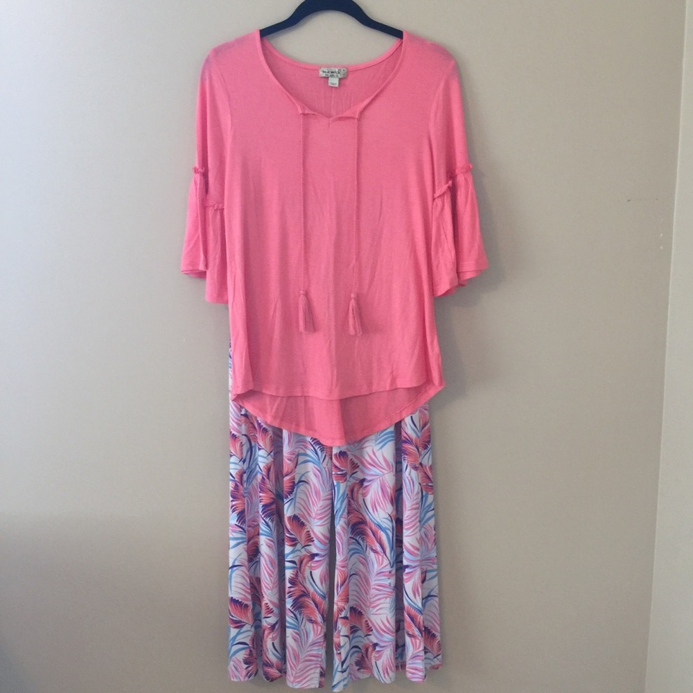 One World women’s blouse, and bottoms size small